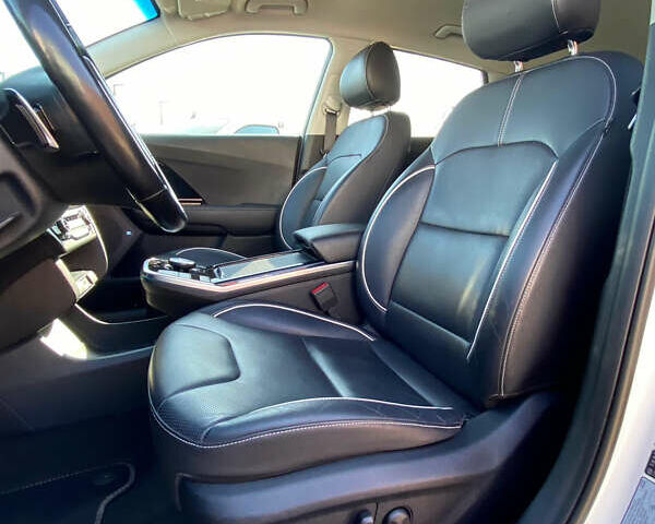 Белый Киа Niro, объемом двигателя 0 л и пробегом 68 тыс. км за 19500 $, фото 24 на Automoto.ua
