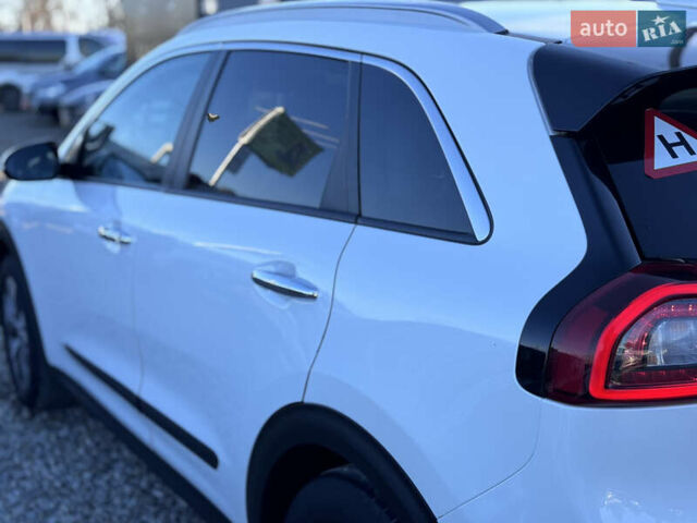 Белый Киа Niro, объемом двигателя 0 л и пробегом 210 тыс. км за 15900 $, фото 9 на Automoto.ua