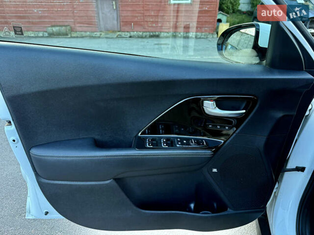 Белый Киа Niro, объемом двигателя 0 л и пробегом 135 тыс. км за 16999 $, фото 15 на Automoto.ua