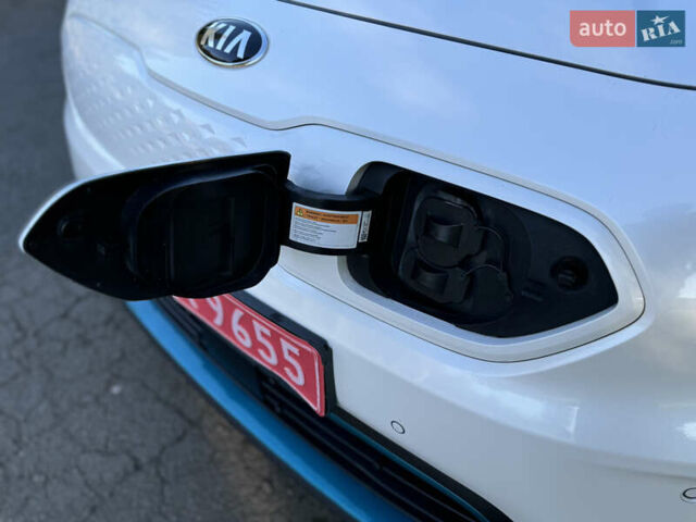 Белый Киа Niro, объемом двигателя 0 л и пробегом 147 тыс. км за 18500 $, фото 9 на Automoto.ua