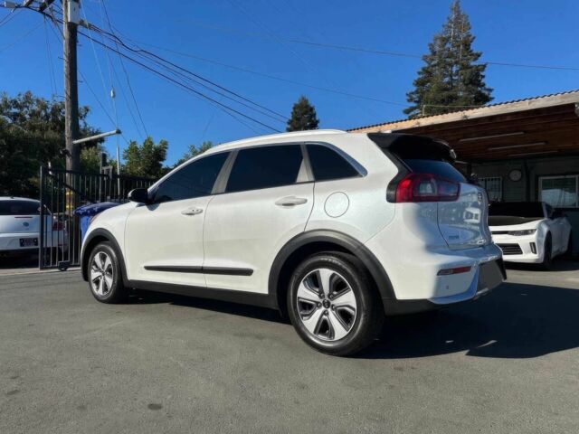 Білий Кіа Niro, об'ємом двигуна 1.6 л та пробігом 34 тис. км за 9700 $, фото 7 на Automoto.ua