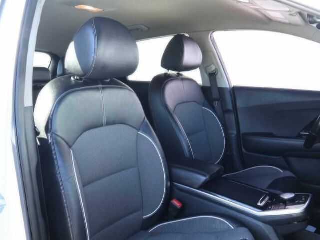 Білий Кіа Niro, об'ємом двигуна 0 л та пробігом 46 тис. км за 14150 $, фото 9 на Automoto.ua