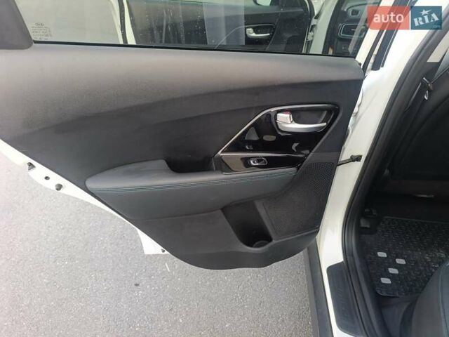 Белый Киа Niro, объемом двигателя 0 л и пробегом 127 тыс. км за 17400 $, фото 15 на Automoto.ua