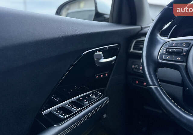 Білий Кіа Niro, об'ємом двигуна 0 л та пробігом 124 тис. км за 16999 $, фото 45 на Automoto.ua