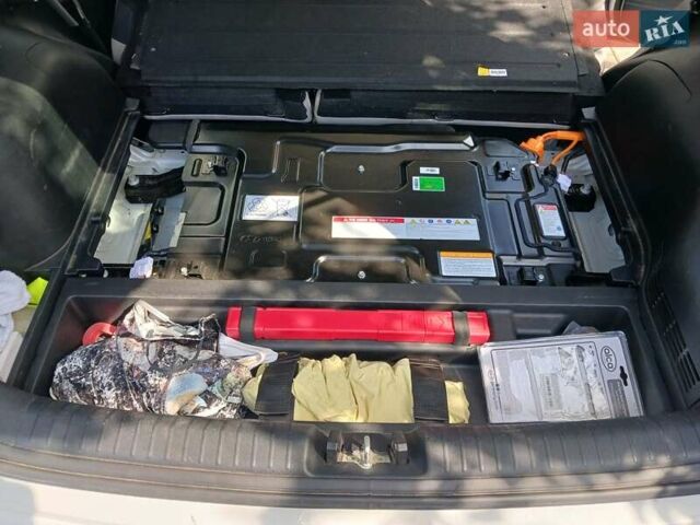 Белый Киа Niro, объемом двигателя 1.58 л и пробегом 93 тыс. км за 17900 $, фото 8 на Automoto.ua