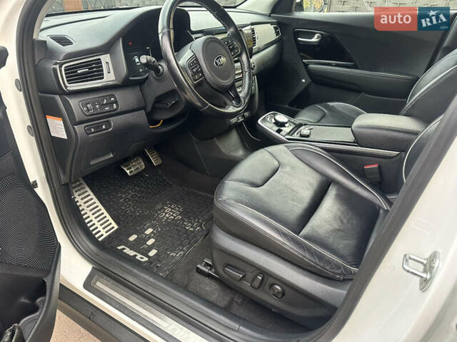 Киа Niro 2019 в Луцке на Automoto.ua Белый Киа Niro, объемом двигателя 0 л и пробегом 176 тыс. км за 15900 $, фото 10 на Automoto.ua