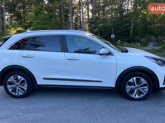 Білий Кіа Niro, об'ємом двигуна 0 л та пробігом 164 тис. км за 13500 $, фото 4 на Automoto.ua