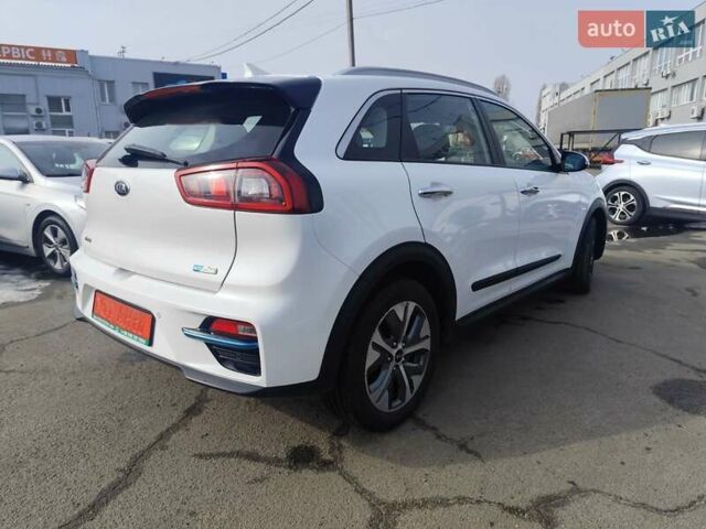 Белый Киа Niro, объемом двигателя 0 л и пробегом 105 тыс. км за 17555 $, фото 9 на Automoto.ua
