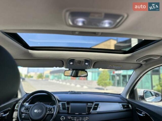 Білий Кіа Niro, об'ємом двигуна 0 л та пробігом 157 тис. км за 16900 $, фото 21 на Automoto.ua