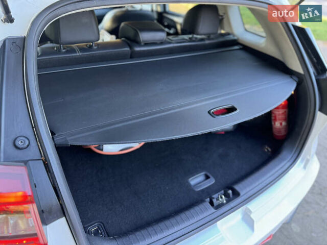 Белый Киа Niro, объемом двигателя 0 л и пробегом 147 тыс. км за 18500 $, фото 35 на Automoto.ua