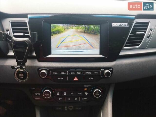 Белый Киа Niro, объемом двигателя 1.58 л и пробегом 27 тыс. км за 18750 $, фото 6 на Automoto.ua