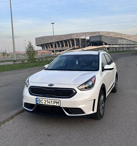 Білий Кіа Niro, об'ємом двигуна 1.6 л та пробігом 182 тис. км за 16500 $, фото 33 на Automoto.ua