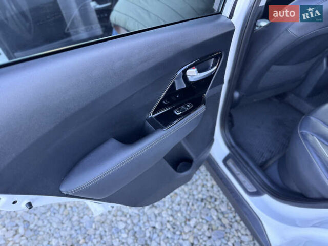 Белый Киа Niro, объемом двигателя 0 л и пробегом 210 тыс. км за 15900 $, фото 41 на Automoto.ua