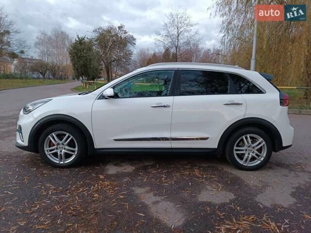 Білий Кіа Niro, об'ємом двигуна 0 л та пробігом 210 тис. км за 17600 $, фото 31 на Automoto.ua