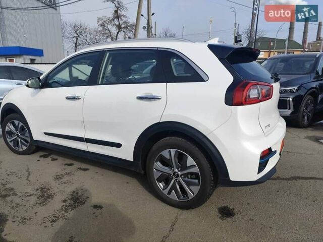 Белый Киа Niro, объемом двигателя 0 л и пробегом 105 тыс. км за 17555 $, фото 2 на Automoto.ua