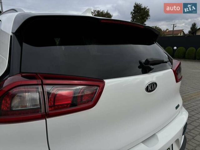 Белый Киа Niro, объемом двигателя 0 л и пробегом 100 тыс. км за 18999 $, фото 24 на Automoto.ua