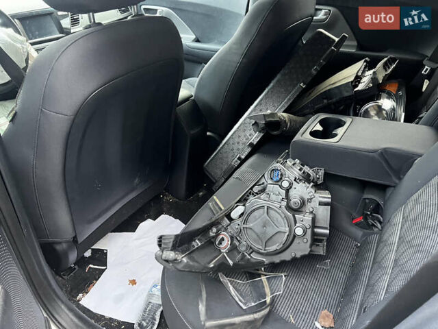 Білий Кіа Niro, об'ємом двигуна 1.58 л та пробігом 97 тис. км за 8900 $, фото 11 на Automoto.ua