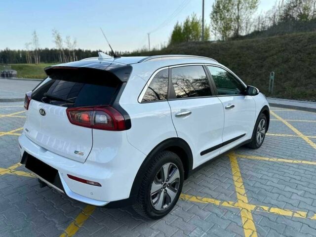 Белый Киа Niro, объемом двигателя 0 л и пробегом 91 тыс. км за 11300 $, фото 4 на Automoto.ua