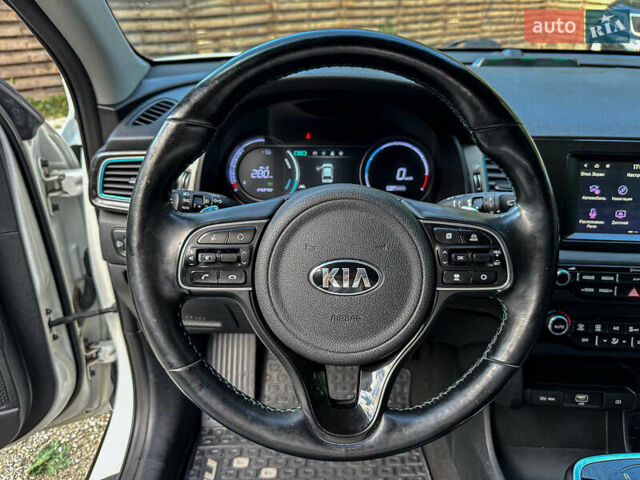 Білий Кіа Niro, об'ємом двигуна 0 л та пробігом 204 тис. км за 17800 $, фото 73 на Automoto.ua