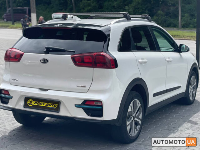 Белый Киа Niro, объемом двигателя 64 л и пробегом 103 тыс. км за 20400 $, фото 1 на Automoto.ua
