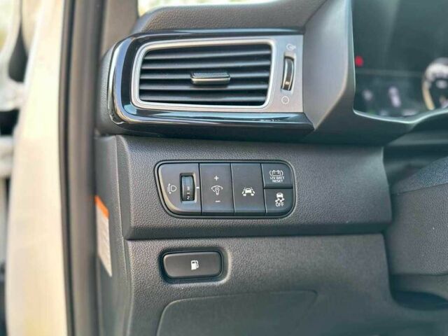Белый Киа Niro, объемом двигателя 0 л и пробегом 91 тыс. км за 11300 $, фото 13 на Automoto.ua