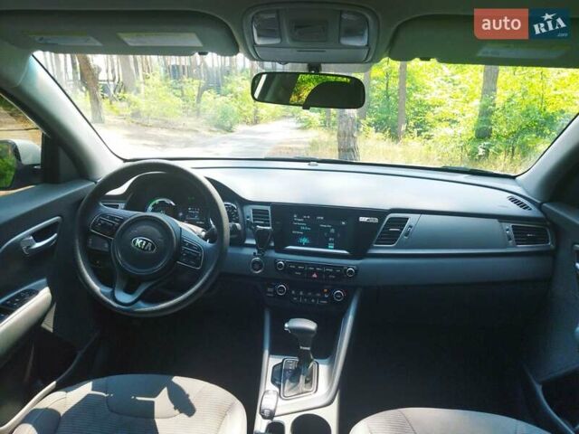 Белый Киа Niro, объемом двигателя 1.58 л и пробегом 27 тыс. км за 18750 $, фото 8 на Automoto.ua