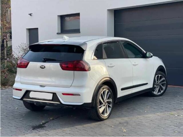 Киа Niro 2019 в Киеве на Automoto.ua Белый Киа Niro, объемом двигателя 1.6 л и пробегом 114 тыс. км за 11400 $, фото 4 на Automoto.ua