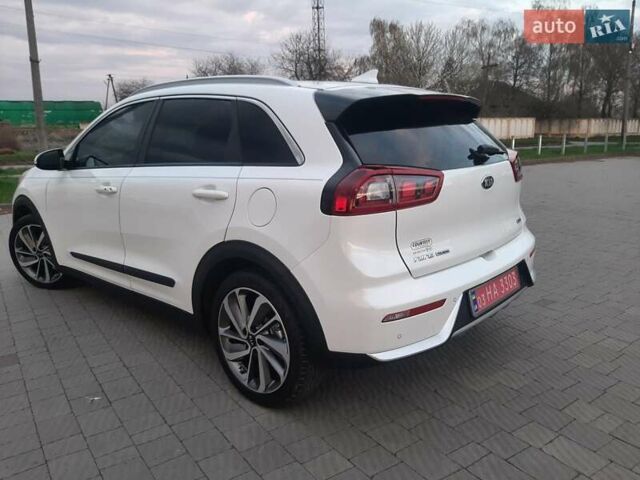 Белый Киа Niro, объемом двигателя 1.58 л и пробегом 188 тыс. км за 17100 $, фото 5 на Automoto.ua