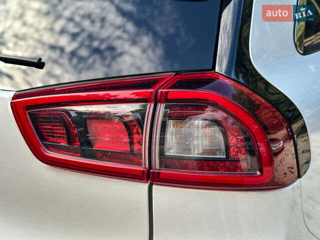 Білий Кіа Niro, об'ємом двигуна 0 л та пробігом 204 тис. км за 17800 $, фото 53 на Automoto.ua