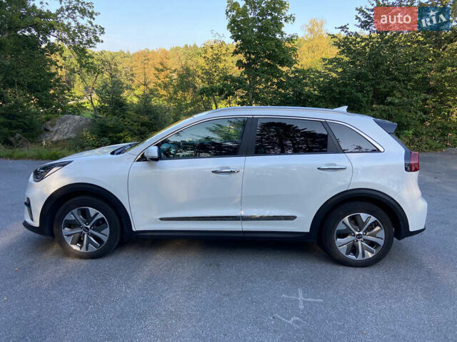 Білий Кіа Niro, об'ємом двигуна 0 л та пробігом 164 тис. км за 13500 $, фото 2 на Automoto.ua