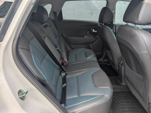 Белый Киа Niro, объемом двигателя 0 л и пробегом 43 тыс. км за 15000 $, фото 10 на Automoto.ua
