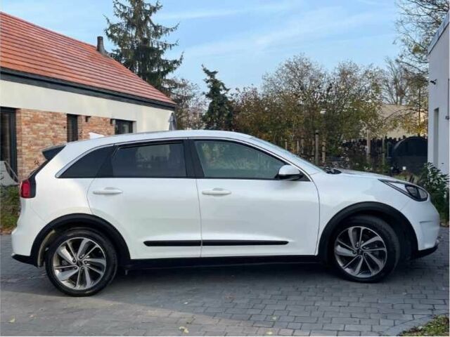 Киа Niro 2019 в Киеве на Automoto.ua Белый Киа Niro, объемом двигателя 1.6 л и пробегом 114 тыс. км за 11400 $, фото 6 на Automoto.ua