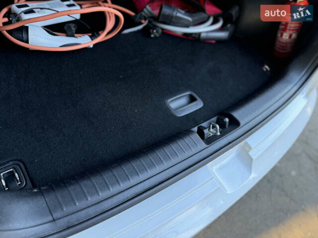 Белый Киа Niro, объемом двигателя 0 л и пробегом 147 тыс. км за 18500 $, фото 34 на Automoto.ua