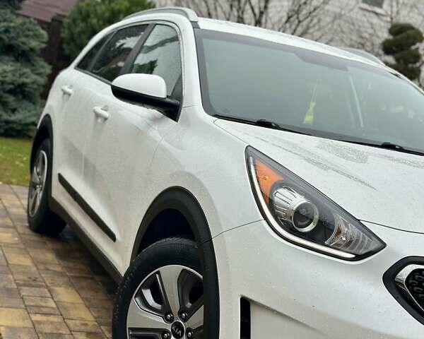 Белый Киа Niro, объемом двигателя 1.6 л и пробегом 213 тыс. км за 16500 $, фото 13 на Automoto.ua