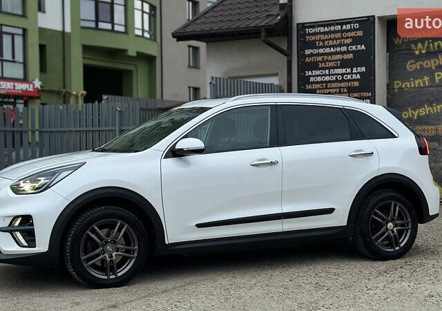 Білий Кіа Niro, об'ємом двигуна 0 л та пробігом 124 тис. км за 16999 $, фото 9 на Automoto.ua