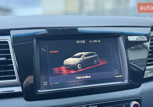 Білий Кіа Niro, об'ємом двигуна 0 л та пробігом 124 тис. км за 16999 $, фото 39 на Automoto.ua