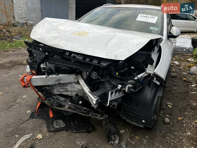 Білий Кіа Niro, об'ємом двигуна 1.58 л та пробігом 97 тис. км за 8900 $, фото 2 на Automoto.ua