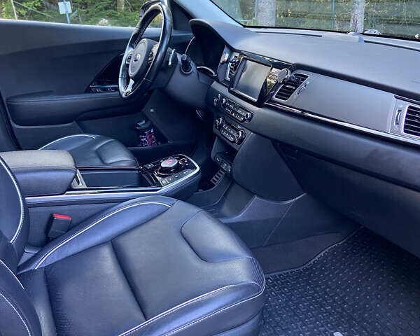 Білий Кіа Niro, об'ємом двигуна 0 л та пробігом 164 тис. км за 13500 $, фото 15 на Automoto.ua