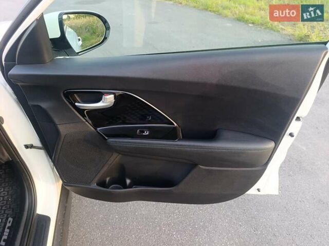 Белый Киа Niro, объемом двигателя 0 л и пробегом 127 тыс. км за 17400 $, фото 18 на Automoto.ua