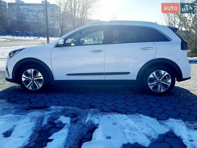 Білий Кіа Niro, об'ємом двигуна 0 л та пробігом 115 тис. км за 17200 $, фото 12 на Automoto.ua