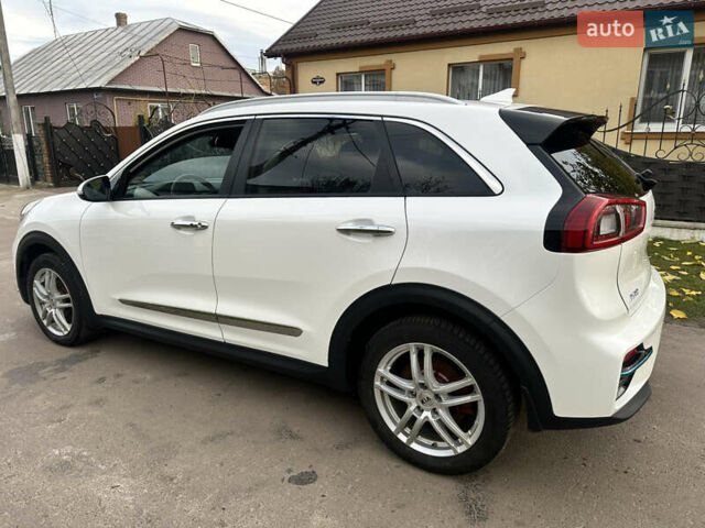 Киа Niro 2019 в Луцке на Automoto.ua Белый Киа Niro, объемом двигателя 0 л и пробегом 176 тыс. км за 15900 $, фото 8 на Automoto.ua