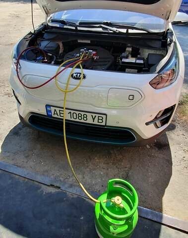 Білий Кіа Niro, об'ємом двигуна 0 л та пробігом 199 тис. км за 20000 $, фото 78 на Automoto.ua