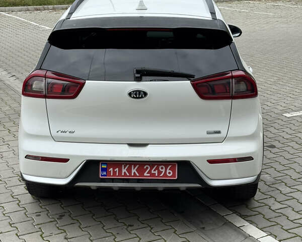 Киа Niro 2019 в Хмельницком на Automoto.ua Белый Киа Niro, объемом двигателя 1.6 л и пробегом 320 тыс. км за 12400 $, фото 6 на Automoto.ua