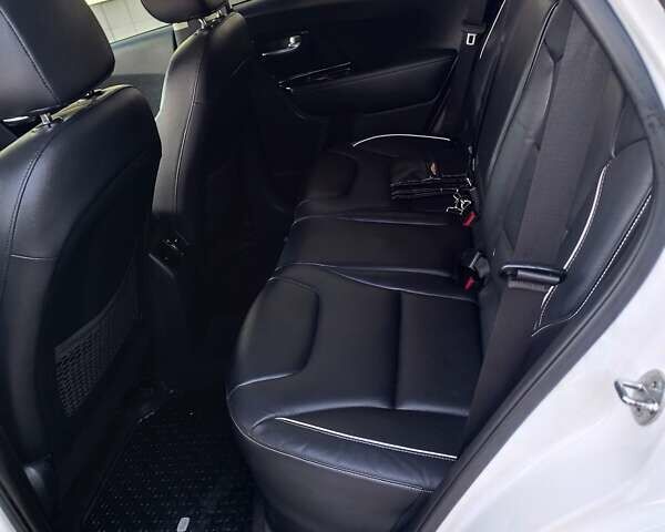 Білий Кіа Niro, об'ємом двигуна 0 л та пробігом 210 тис. км за 17600 $, фото 12 на Automoto.ua