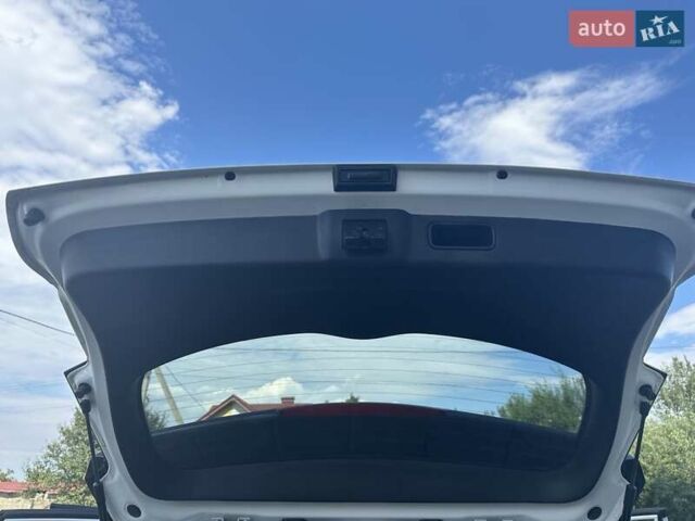 Белый Киа Niro, объемом двигателя 0 л и пробегом 145 тыс. км за 19700 $, фото 27 на Automoto.ua