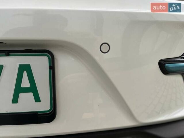 Белый Киа Niro, объемом двигателя 0 л и пробегом 150 тыс. км за 18000 $, фото 16 на Automoto.ua