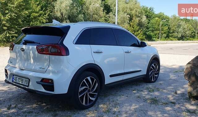 Білий Кіа Niro, об'ємом двигуна 0 л та пробігом 199 тис. км за 20000 $, фото 17 на Automoto.ua