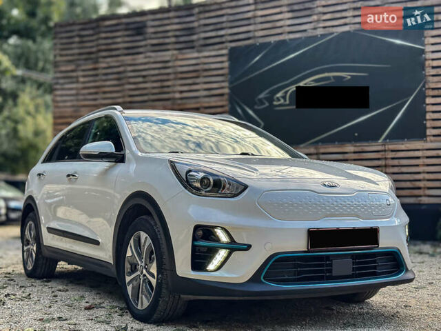 Білий Кіа Niro, об'ємом двигуна 0 л та пробігом 204 тис. км за 17800 $, фото 6 на Automoto.ua