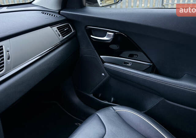 Білий Кіа Niro, об'ємом двигуна 0 л та пробігом 124 тис. км за 16999 $, фото 21 на Automoto.ua