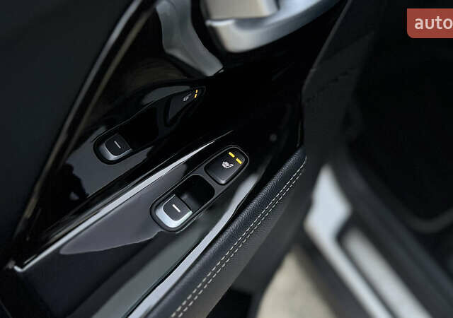 Білий Кіа Niro, об'ємом двигуна 0 л та пробігом 124 тис. км за 16999 $, фото 13 на Automoto.ua